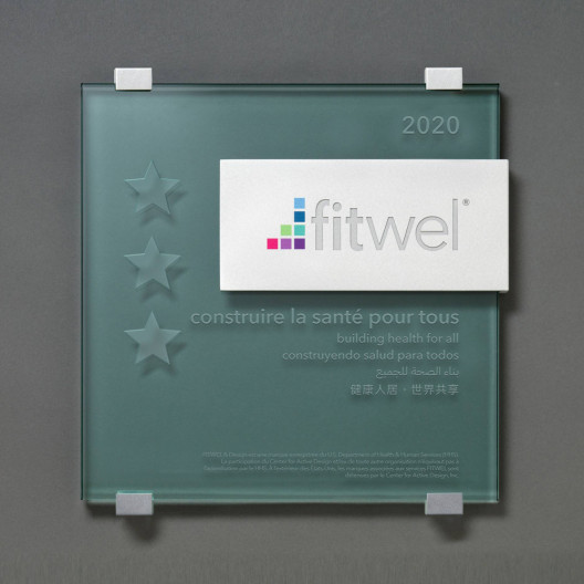 Fitwel - Glass and Aluminum Plaque - FRENCH